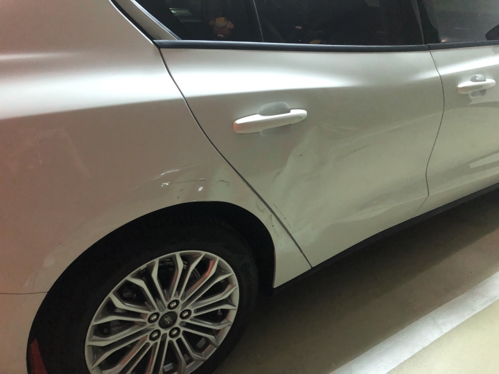 focus mk4 右後方板金凹陷及刮傷處理
