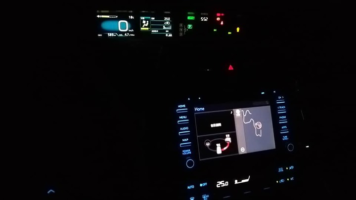 開箱PRIUS4.5