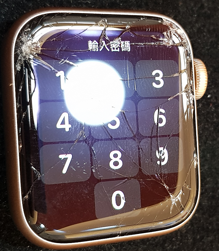 Apple Watch 5 摔落螢幕爆裂 (附圖)