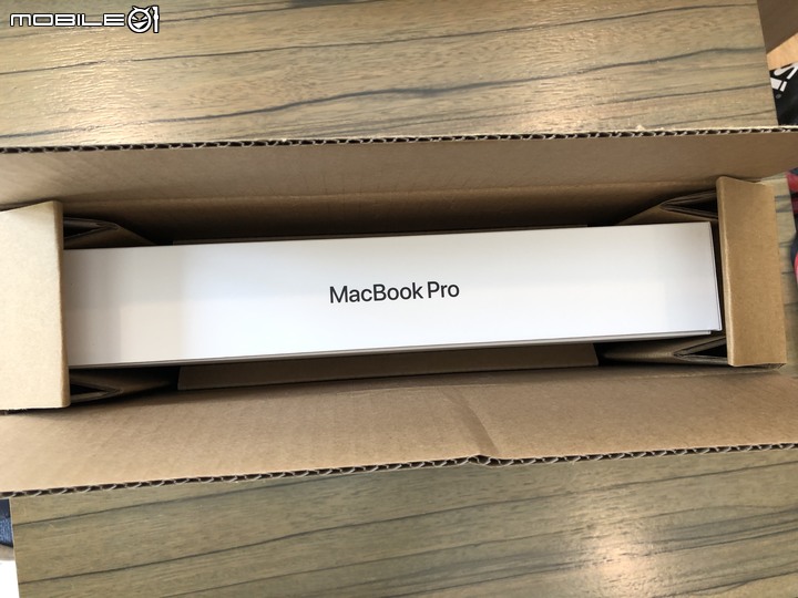 【小宅開箱】MacBook Pro 13 2019 入門款不專業開箱 處理器升級新增TouchBar