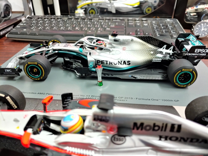 [開箱]SPARK 1/18 Mercedes-AMG F1 #44 W10 2019
