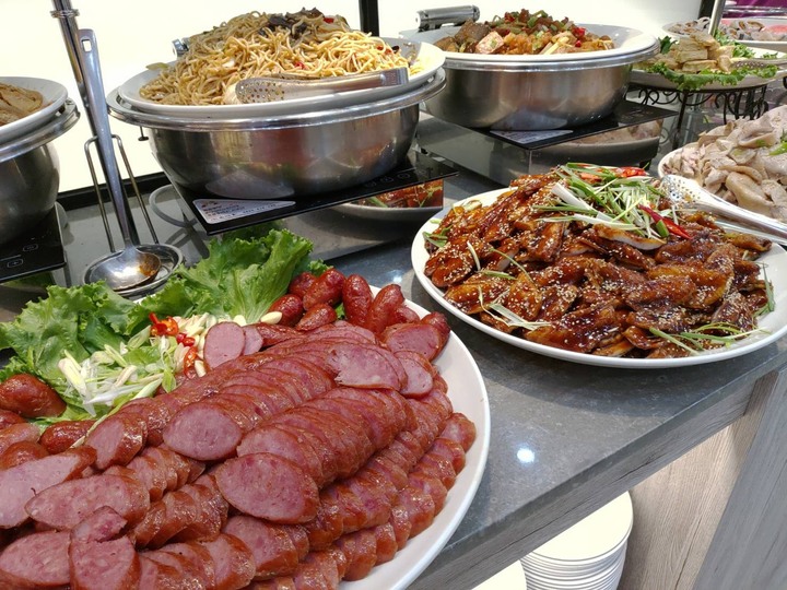 佛心來！牛排館+自助吧吃到飽不到200元 （有美食圖)