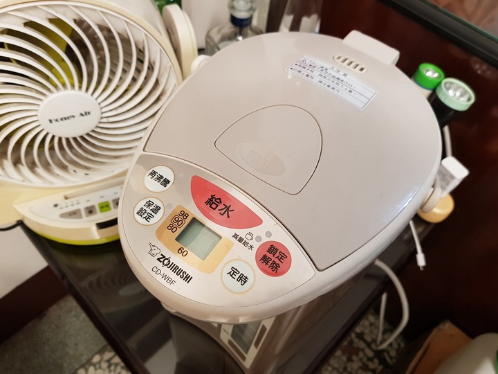 即淨 極省 級便利 ｜ 賀眾超效瞬淨冷熱飲水機 (UV-6702)