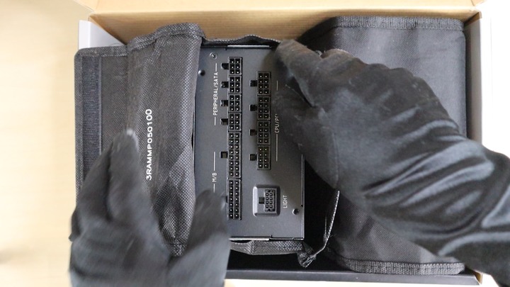 開箱 InWin PL850 金牌全模組電源供應器