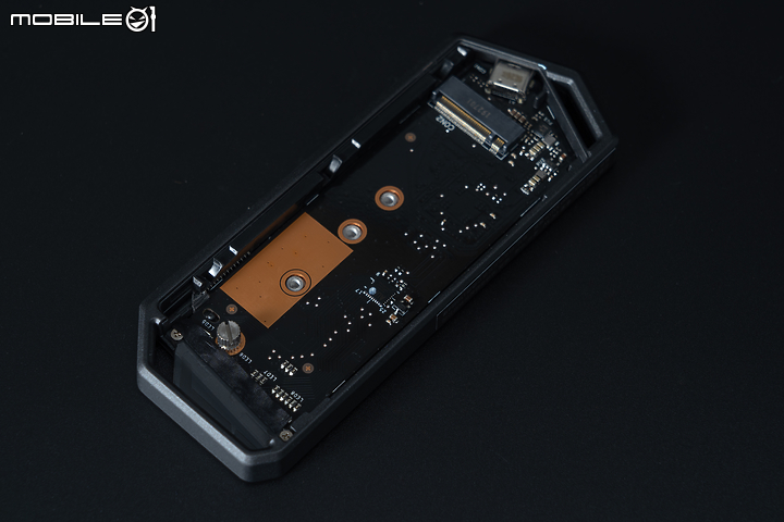 ROG Strix Arion SSD 固態硬碟外接盒 豈止於潮流！
