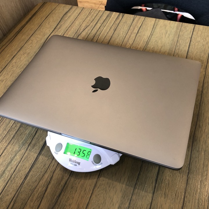 【小宅開箱】MacBook Pro 13 2019 入門款不專業開箱 處理器升級新增TouchBar