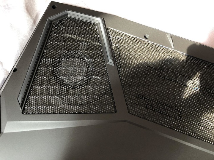 GIGABYTE AORUS 15 XA 搭載240HZ高更新率螢幕 享受極限電競娛樂!