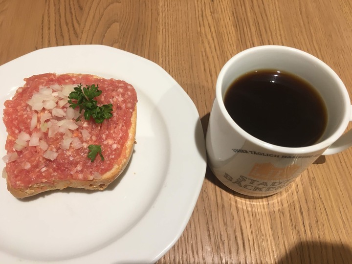 [食記] Stadtbäckerei am Gänsemarkt，德國美味的傳統早餐，生豬肉麵包 (德國漢堡)