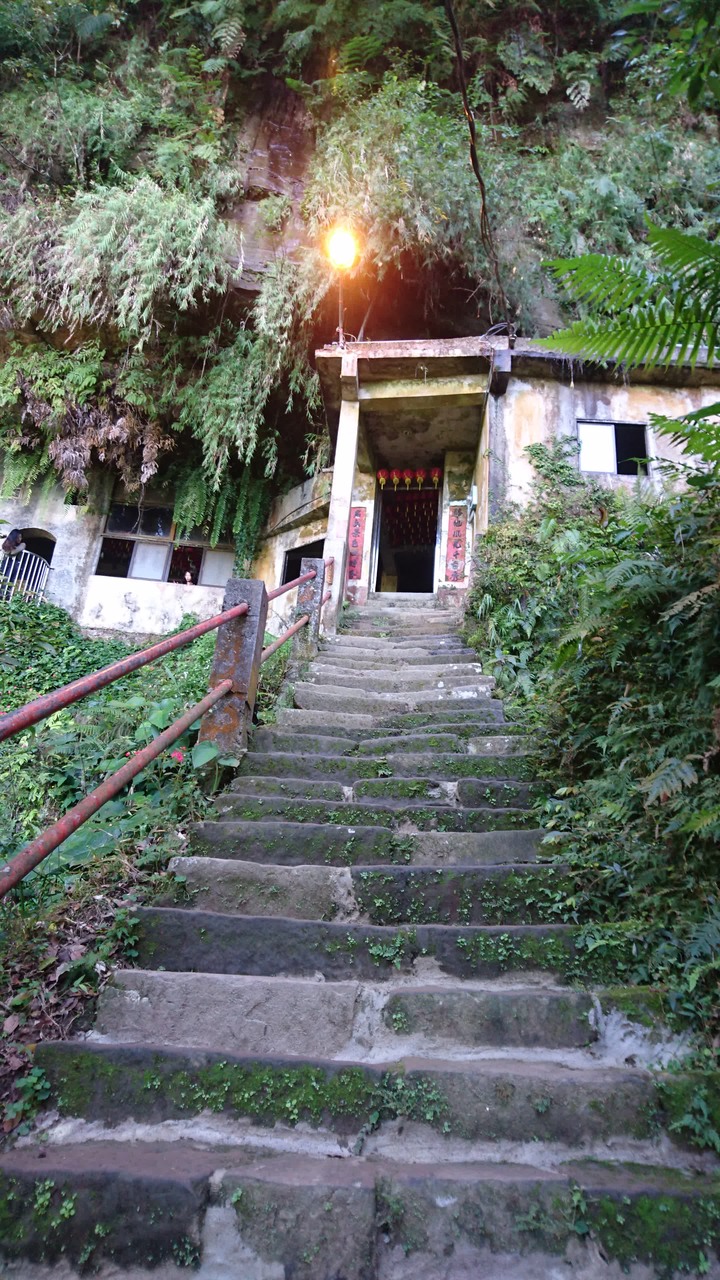 [樂山童盟] [新北新店] 銀河洞越嶺步道(銀河洞-貓空纜車站-樟樹步道-樟湖步道)-很有趣的聖杯造型路線
