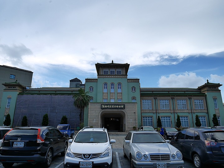高雄市 鹽埕區 高雄市立歷史博物館 — 由官署變身為都市博物館的帝冠式建築