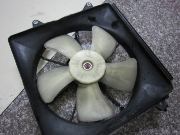 civic8冷氣風扇不會轉,自行更換