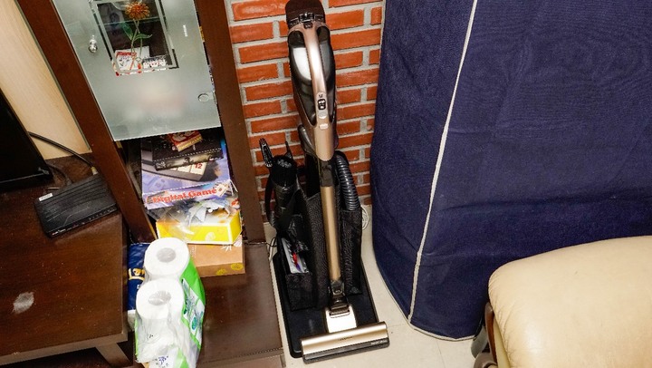 首次使用無線吸塵器，萬年灰塵退散！