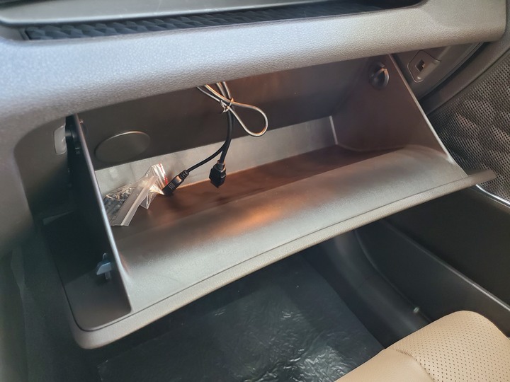 [靜態賞車] 進口身份的第4代Hyundai Santa Fe 5+2七人座休旅 大地銅色