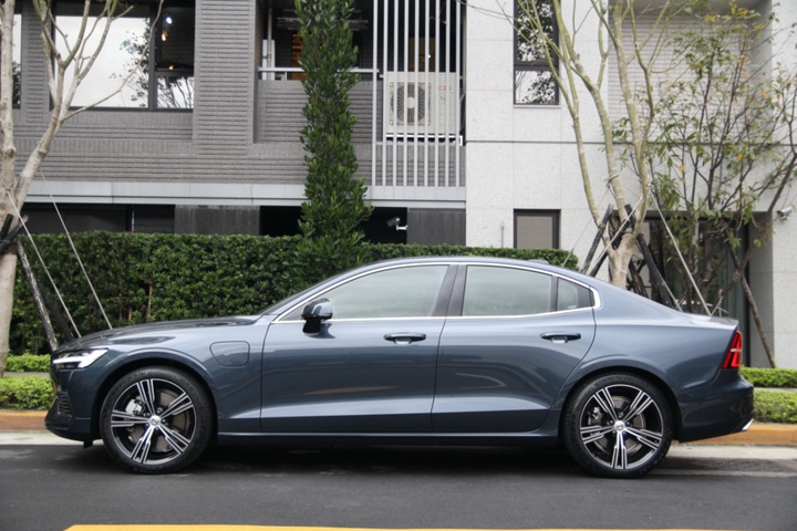 世代交替 S60 x New S60 T6 Inscription