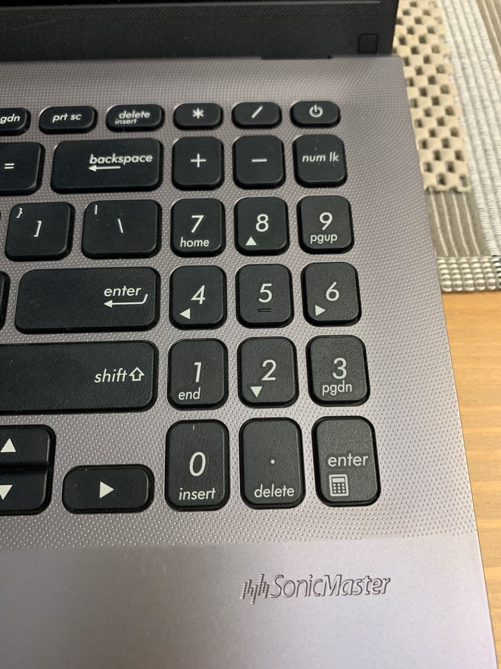 華碩15吋高佔比10代i7新機 - X512星空黑開箱