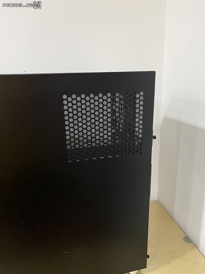 [開箱] RGB火力展示庫雙後抽水平風道新架構 FSP 全漢CMT530光戰艦
