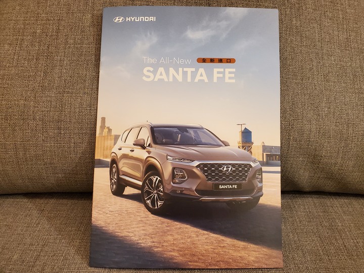 [靜態賞車] 進口身份的第4代Hyundai Santa Fe 5+2七人座休旅 大地銅色