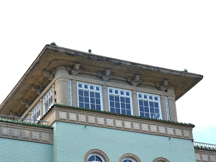 高雄市 鹽埕區 高雄市立歷史博物館 — 由官署變身為都市博物館的帝冠式建築