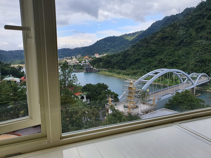 【開箱】烏來30年11坪老屋大改造，變身悠活景觀飯店宅~