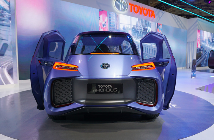 點我看大圖 車展半日遊!終於看到RHOMBUS Concept概念車!