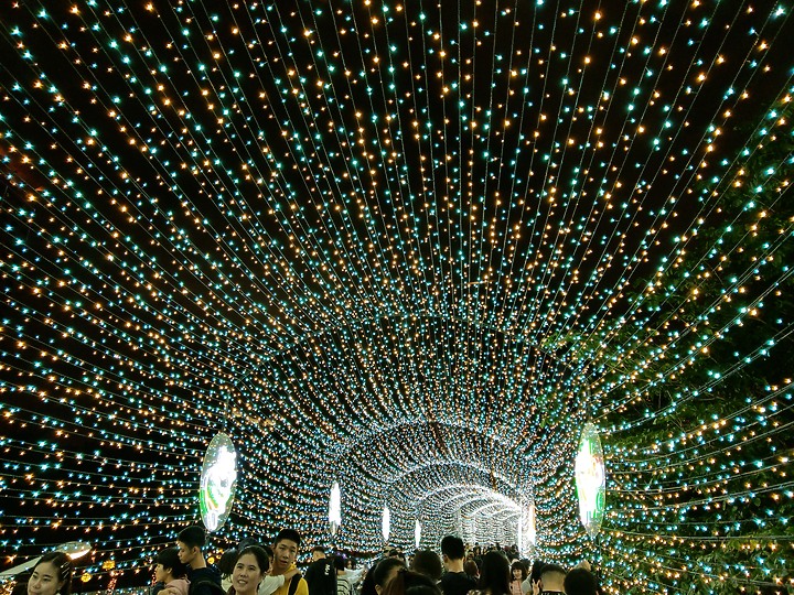分享你手上的HTC U耶誕夜景照