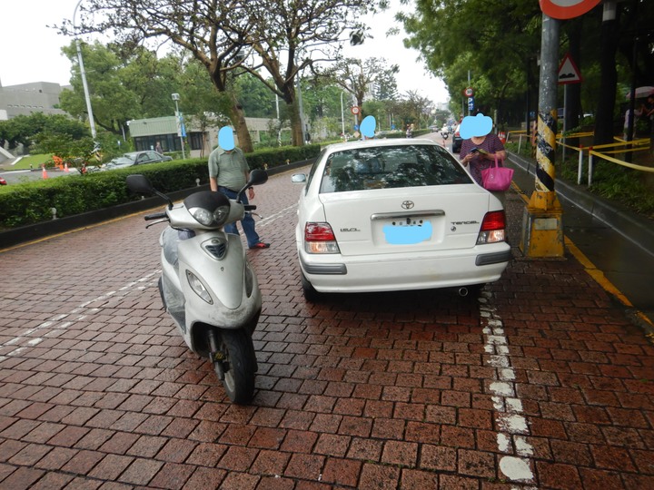 汽車路邊起步車禍問題-新增照片和圖示
