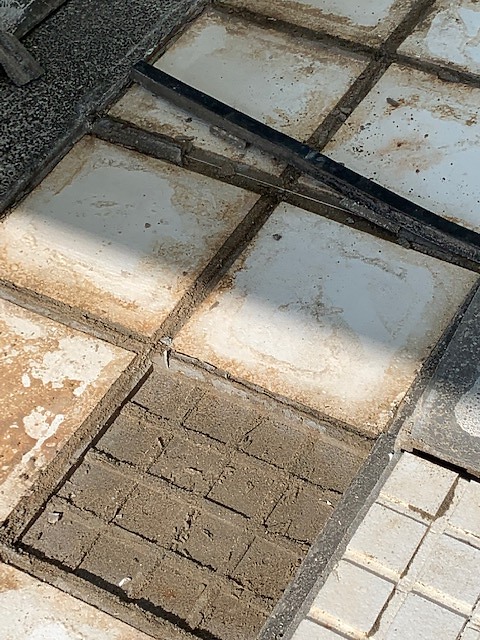 我家頂樓隔熱磚澎拱 求救達人解惑