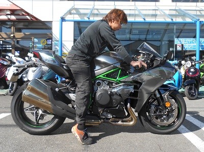 您的身高適合哪一台重機?日本商家熱心試給您參考!!