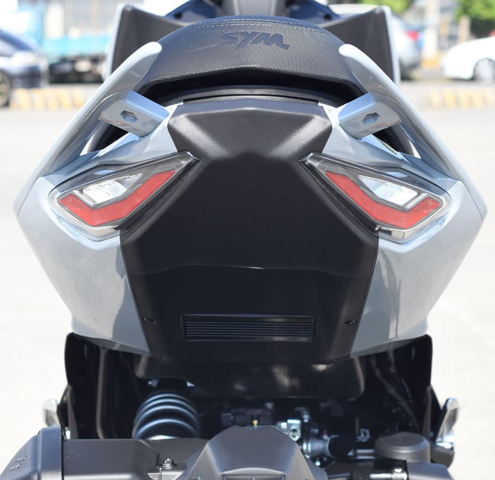 小灰龍SYM DRG BT 158開箱