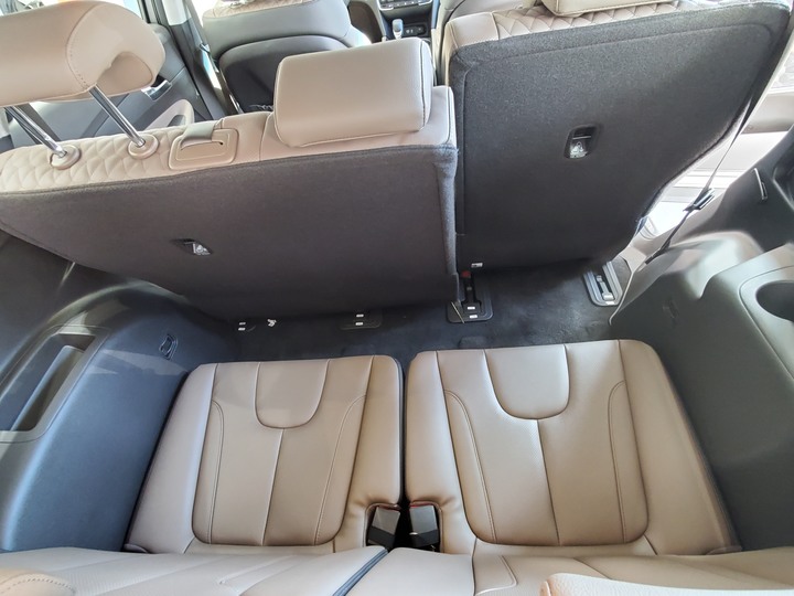 [靜態賞車] 進口身份的第4代Hyundai Santa Fe 5+2七人座休旅 大地銅色