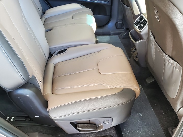 [靜態賞車] 進口身份的第4代Hyundai Santa Fe 5+2七人座休旅 大地銅色