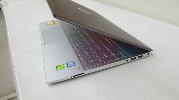 HP 筆電開箱文 Pavilion 15-cs0129TX