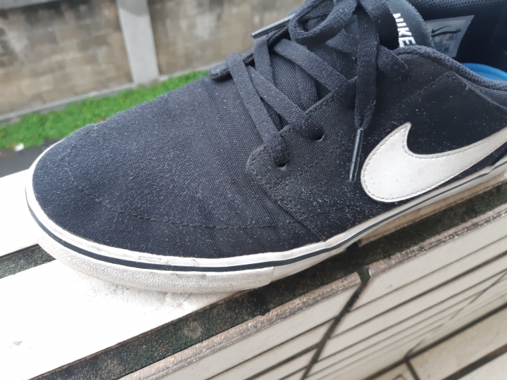防水噴霧噴出白色的……斑點？