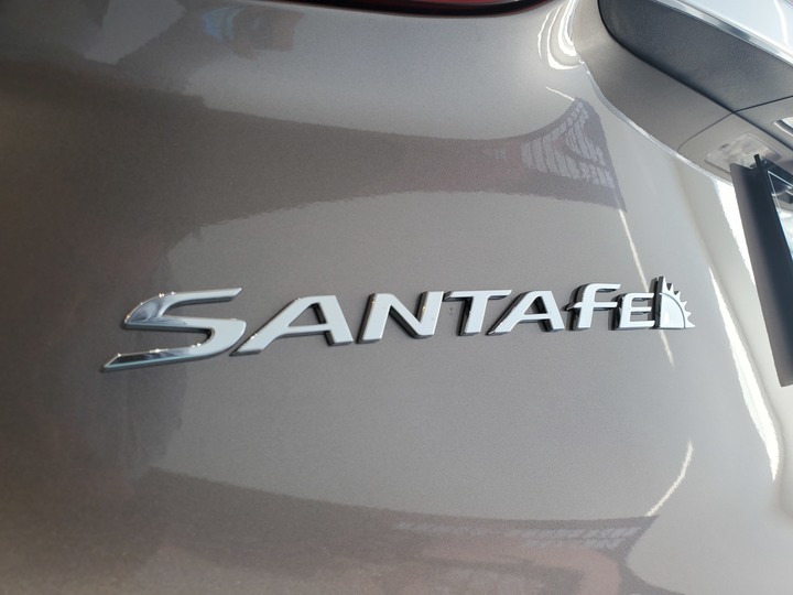 [靜態賞車] 進口身份的第4代Hyundai Santa Fe 5+2七人座休旅 大地銅色