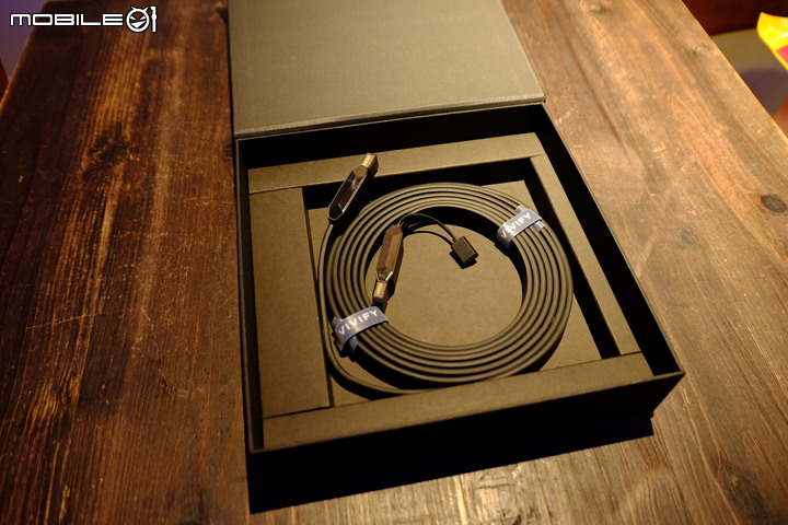 VIVIFY電競RGB發光HDMI光纖傳輸線 不專業開箱文