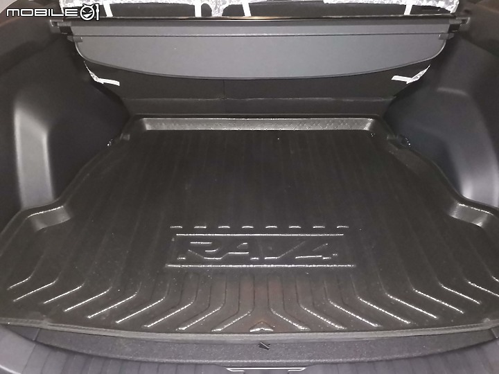 20年式TOYOTA RAV4 2.0旗艦簡易開箱文及近期使用感想