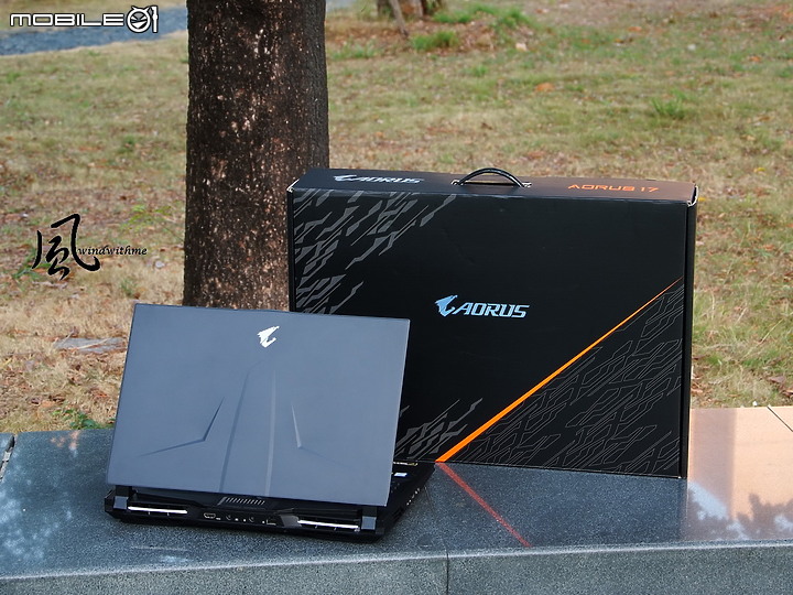 點我看大圖 機械式鍵盤與極窄邊框螢幕 - 技嘉 AORUS 17高階電競筆電解析