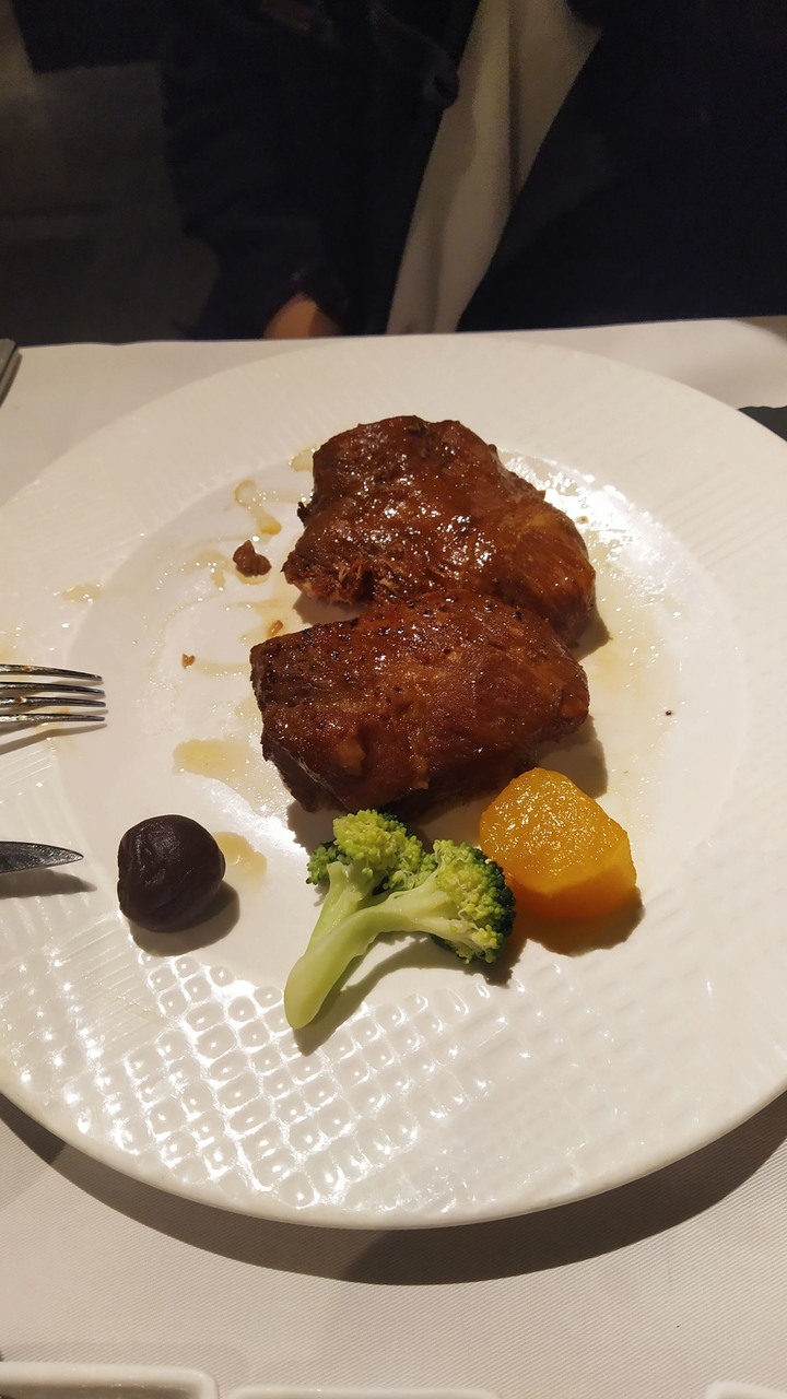 39歲中年壯漢大叔跟19歲少女初次約會(圖多)