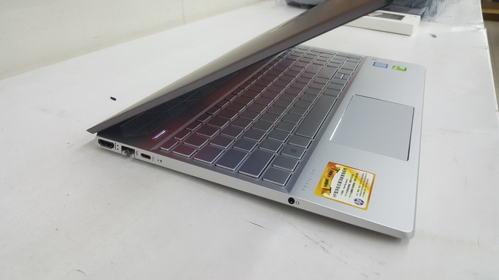 HP 筆電開箱文 Pavilion 15-cs0129TX
