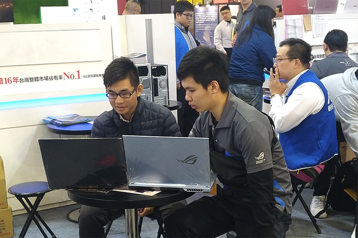 偷閒來看世貿資訊月看ROG[圖多]