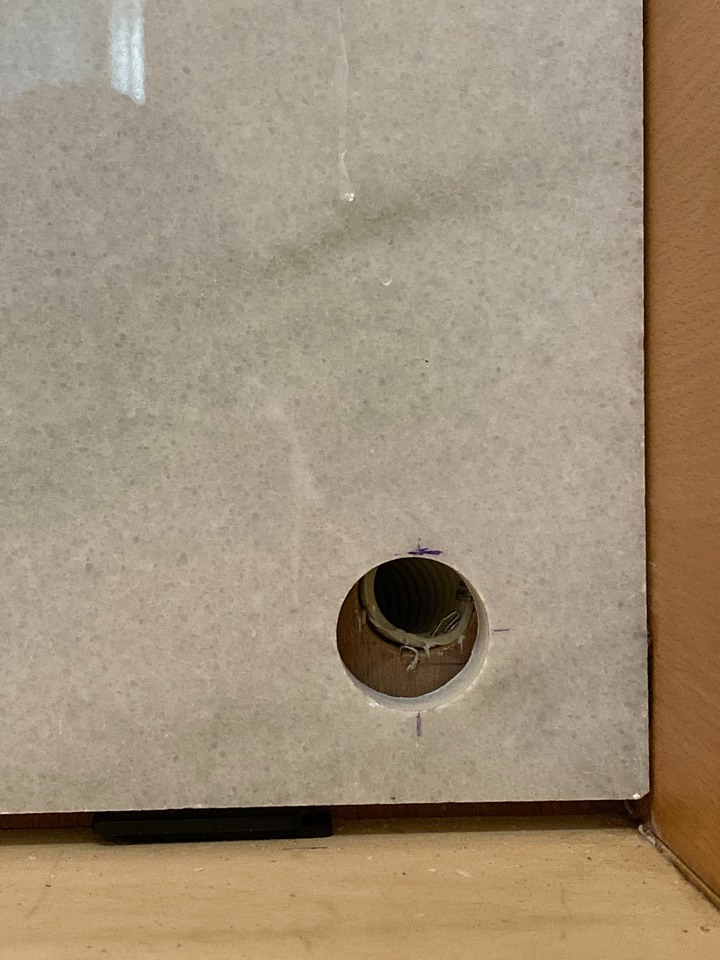 請教冰晶(水晶)類的大理石牆可以做無縫美容嗎?
