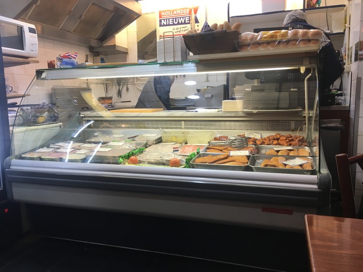 [食記] Rob Wigboldus Fishmonger，品嚐荷蘭傳統美味，鯡魚三明治！(荷蘭阿姆斯特丹)