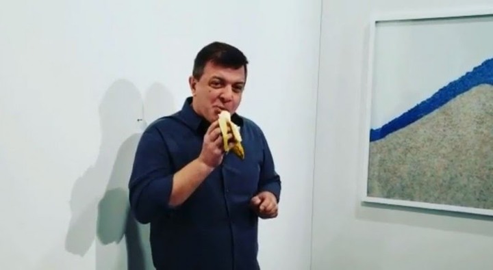 這就是藝術！一根香蕉用膠帶貼在牆上，收藏家花12萬美元購入，卻被別人一口吃完