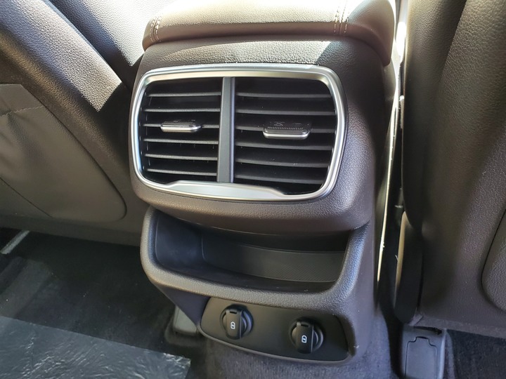 [靜態賞車] 進口身份的第4代Hyundai Santa Fe 5+2七人座休旅 大地銅色