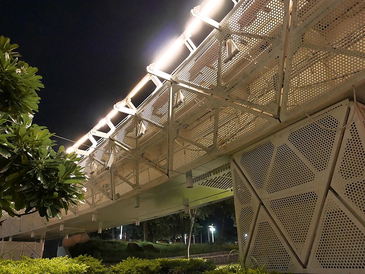 高雄市 三民區 愛河之心 — 令人醉心的璀璨光影湖景