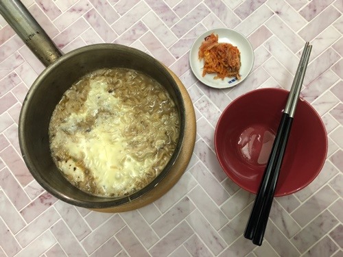 仿韓風味起司泡菜泡麵