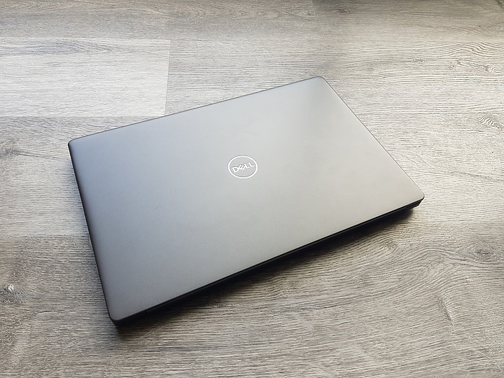 【小宅開箱】DELL Inspiron 15-7590-R1538BTW 深灰黑 文書非文書，電競非電競