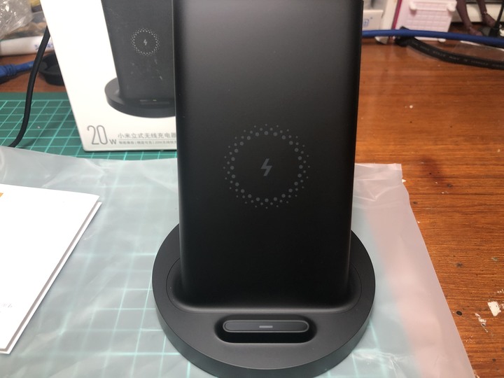 開箱 小米立式無線充電器 20w In iPhone 8+