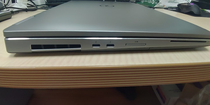 [極簡開箱]Precision 7740
