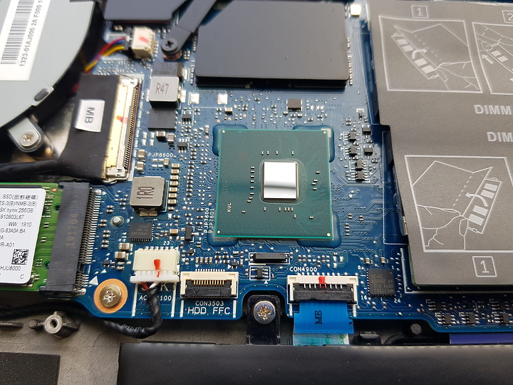 【小宅開箱】DELL Inspiron 15-7590-R1538BTW 深灰黑 文書非文書，電競非電競